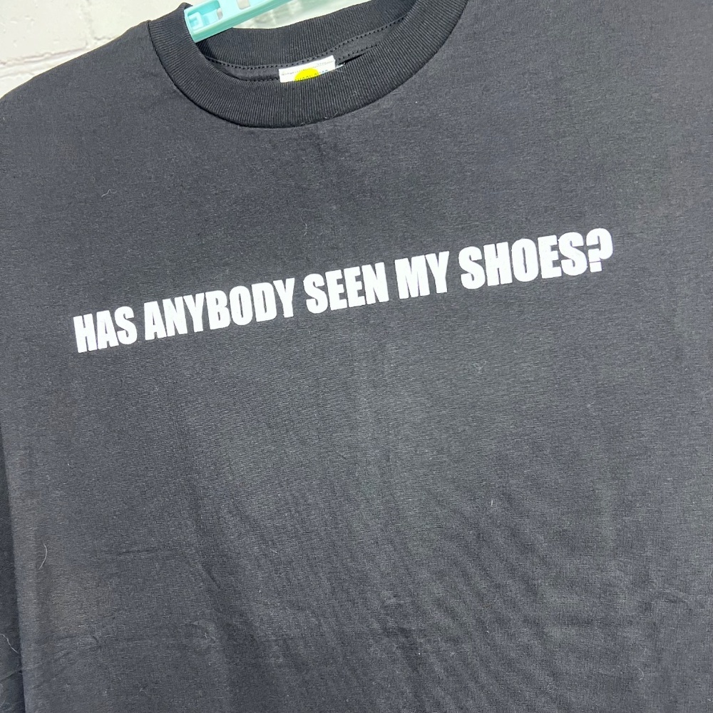 🚫|•KISSMOON SHOP•| 'Has Anybody Seen My Shoes?' Vintage Black T-Shirt Size Large - Picture 5 of 9
